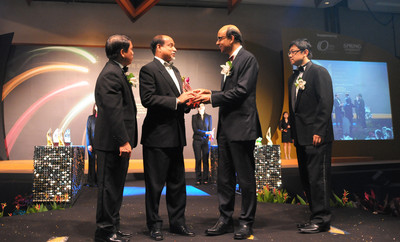 Michael Sengol (second from left) receiving award from Mr Tharman Shanmugaratnam