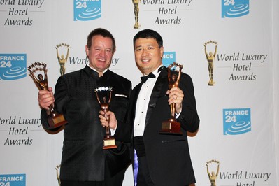 Mr Kurt Wehinger (left), General Manager of Marina Mandarin Singapore, pictured with Mr Chua Tian Chu (right), Deputy Chief Executive Officer of Meritus Hotels & Resorts